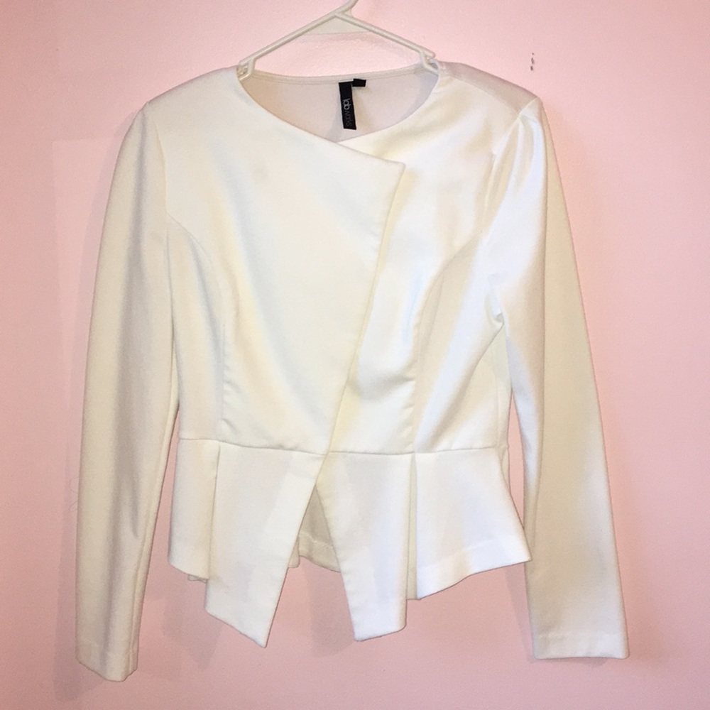 Mini white jacket 🌛
